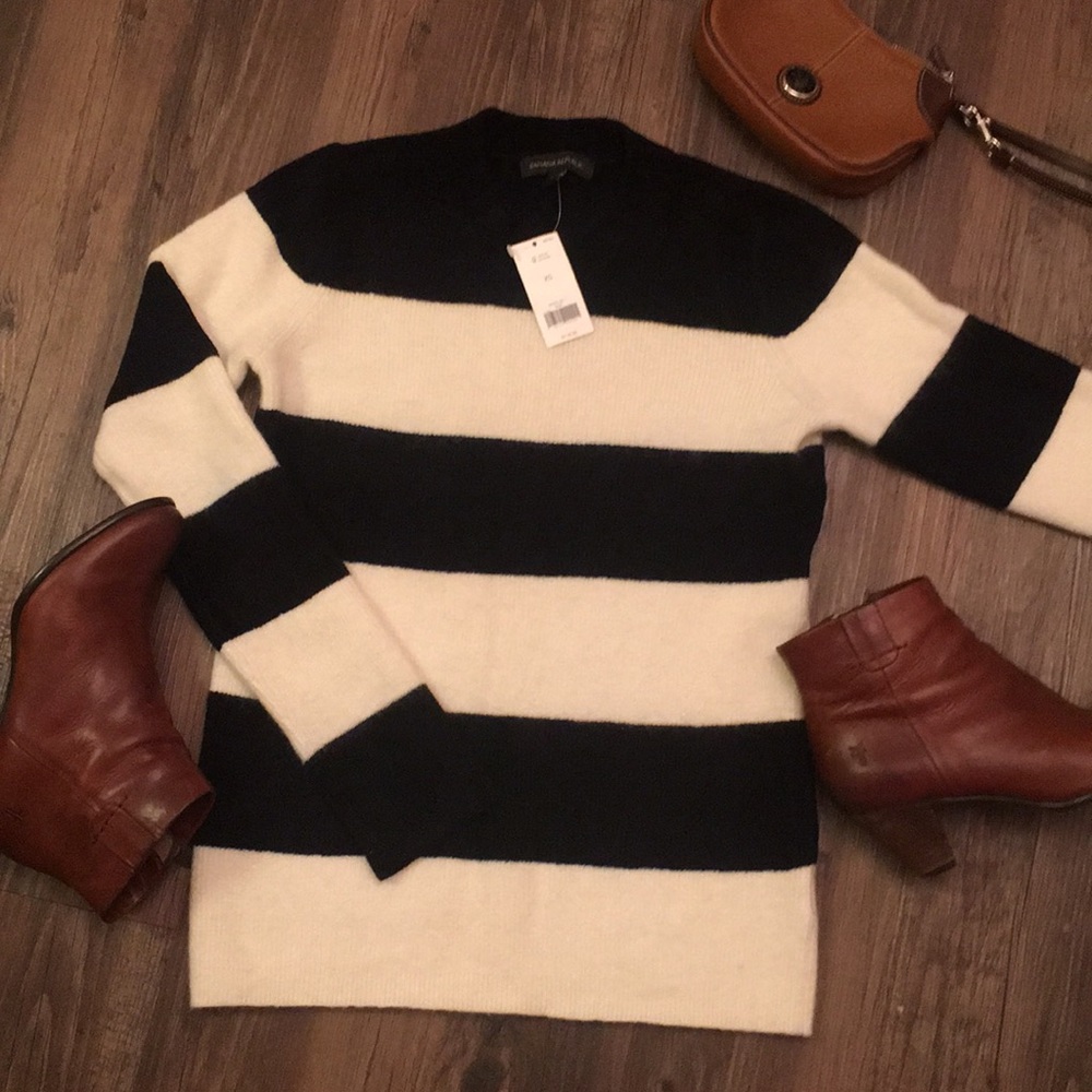 Banana Republic- sweater nwt